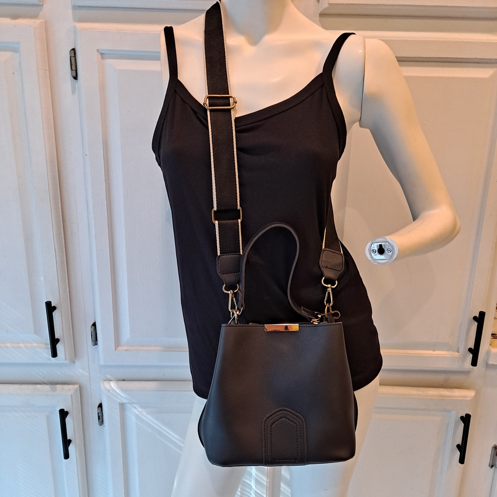 Chic Black Crossbody Hobo Bucket Bag
